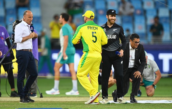 AUS vs NZ: सुपर 12 के पहले मैच में ऑस्ट्रेलिया ने न्यूजीलैंड के खिलाफ जीता टॉस! चुनी पहले गेंदबाज़ी, जानें दोनों टीमों की प्लेइंग XI