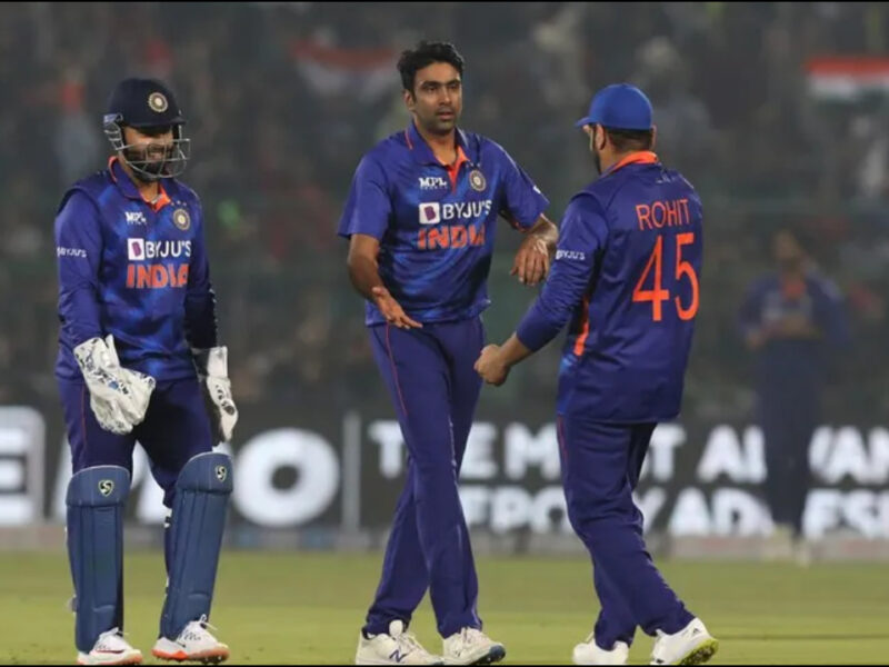 टीम इंडिया के इस खिलाड़ी को टी20 विश्व कप से पहले किया जा सकता है बाहर, मिले मौको का नहीं उठाया फायदा