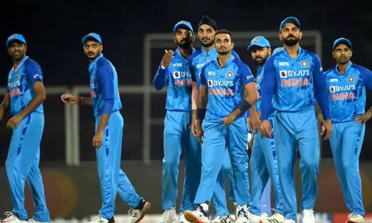 भारत की टी20 वर्ल्ड कप टीम में अचानक हुआ बड़ा बदलाव, इन 4 खतरनाक खिलाड़ियों की एंट्री ने मचाई सनसनी