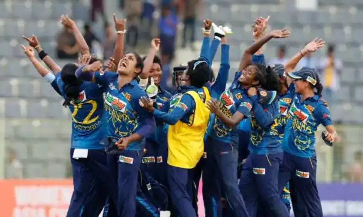 SLW vs PAKW: श्रीलंकाई महिला टीम ने पाकिस्तान का घमंड तोड़ते हुए सेमीफाइनल मुकाबले में दर्ज की 1 रनों से धमाकेदार जीत