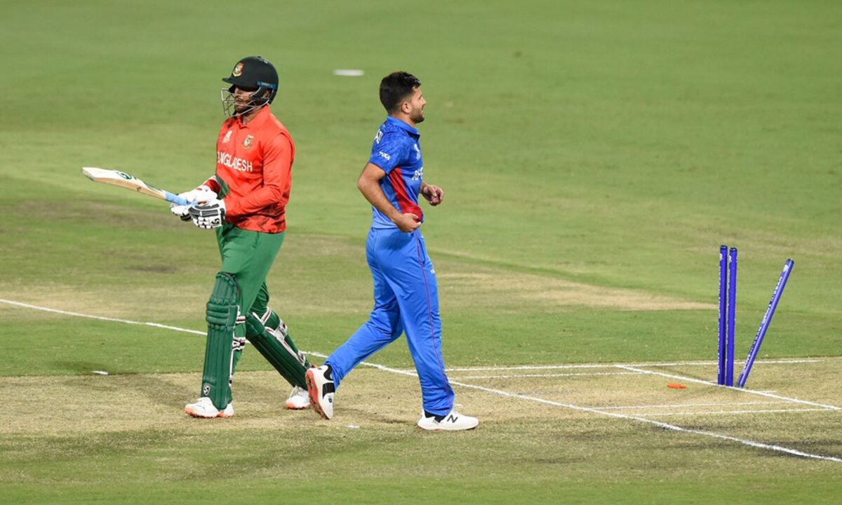 AFG vs BAN: अफगानी गेंदबाजों की फिरकी से नहीं बच पायी बांग्लादेश 20 ओवर में बना पायी सिर्फ 98, अफगानिस्तान ने 64 रनों से दर्ज कर ली शानदार जीत