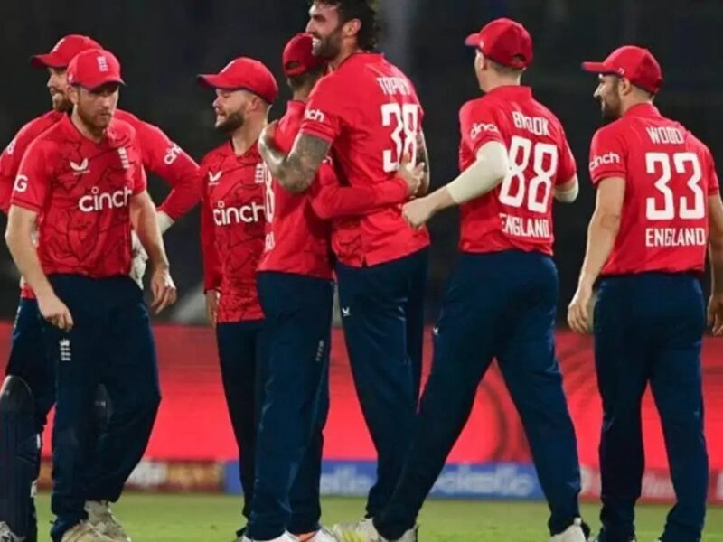 T20 WORLD CUP: पाकिस्तान के खिलाफ वॉर्मअप ने इंग्लैंड को दिया बड़ा झटका, टूर्नामेंट से बाहर हुआ यह खतरनाक खिलाड़ी