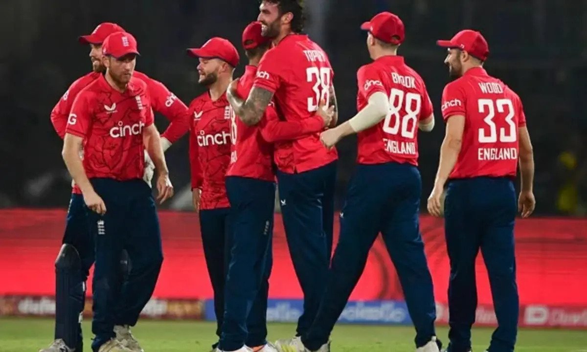 T20 WORLD CUP: पाकिस्तान के खिलाफ वॉर्मअप ने इंग्लैंड को दिया बड़ा झटका, टूर्नामेंट से बाहर हुआ यह खतरनाक खिलाड़ी