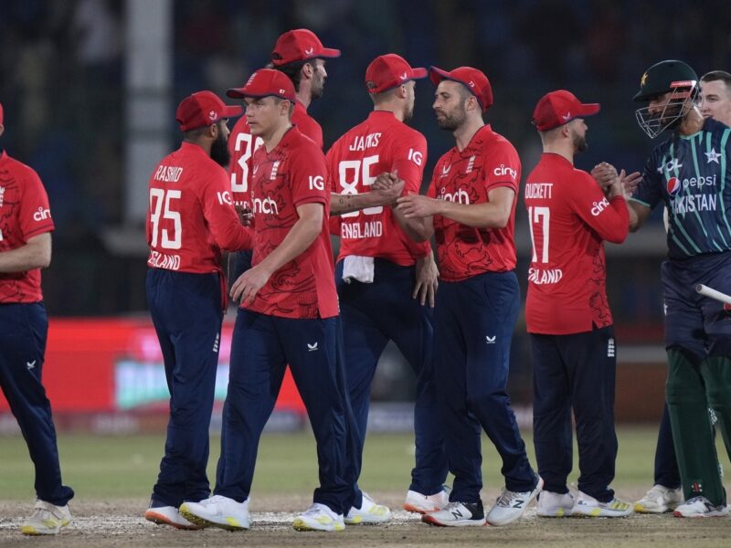 PAK vs ENG: निर्णायक मैच में इंग्लैंड ने निकाली पाकिस्तान की हवा! 67 रन से पाक को हरा कर सात मैचों की सीरीज को 4-3 से किया अपने नाम