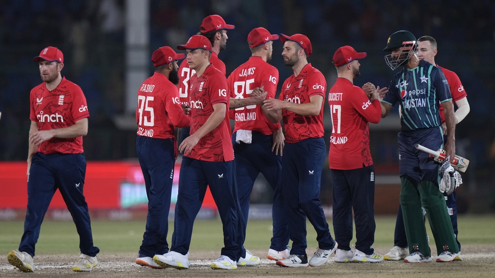 PAK vs ENG: निर्णायक मैच में इंग्लैंड ने निकाली पाकिस्तान की हवा! 67 रन से पाक को हरा कर सात मैचों की सीरीज को 4-3 से किया अपने नाम