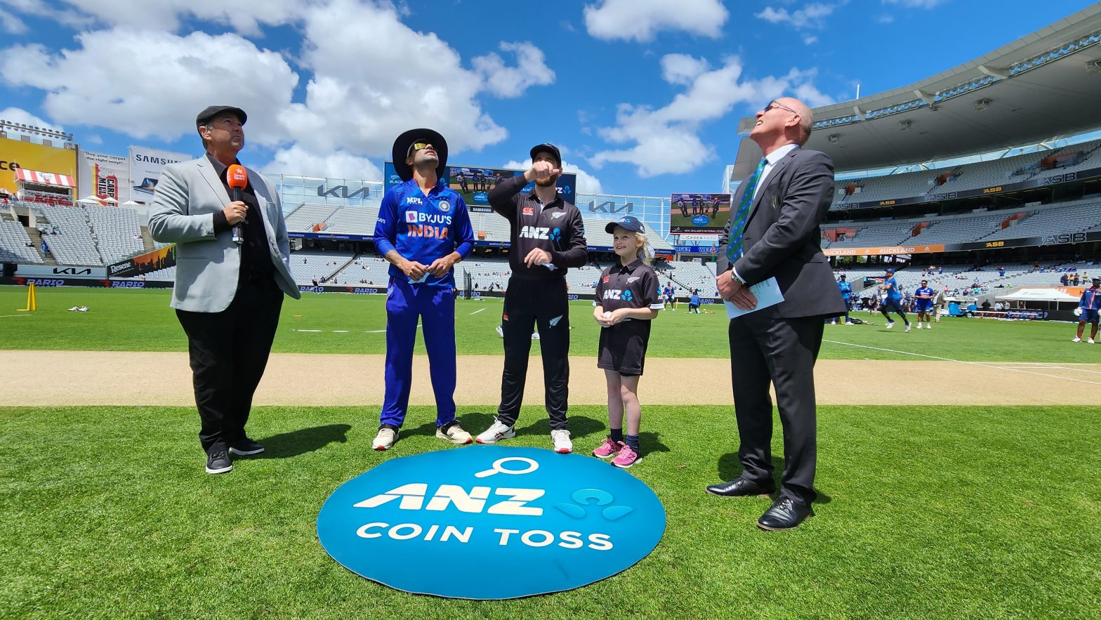 IND vs NZ : न्यूजीलैंड ने भारत के खिलाफ पहले वनडे में जीता टॉस! चुनी पहले गेंदबाज़ी, शिखर धवन ने दिया संजू को प्लेइंग-XI में मौका