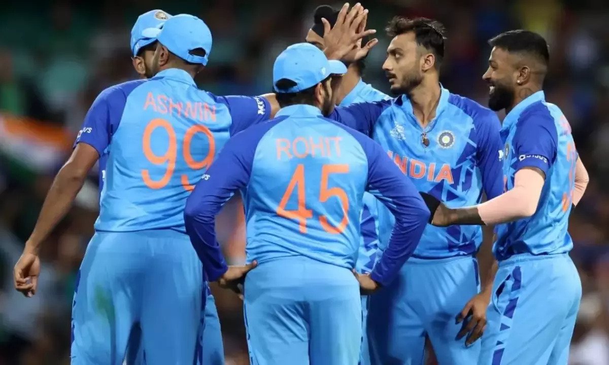 टी20 वर्ल्ड कप में सारे धुरंधरों को पछाड़ कर यह गेंदबाज बना नंबर-1, जानें भारतीय गेंदबाजों का हाल
