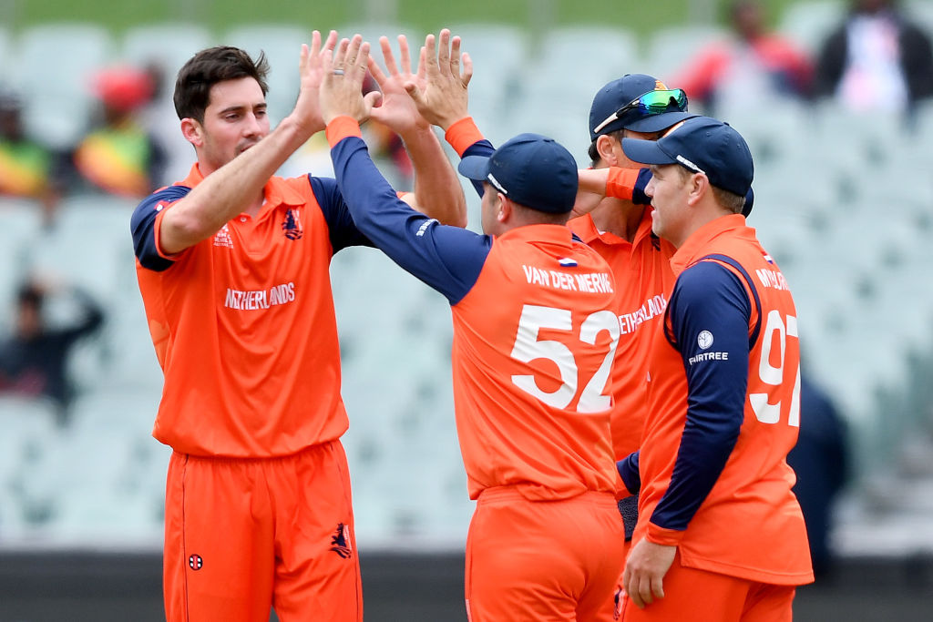 ZIM vs NED : पाकिस्तान को हारने वाली जिम्बाब्वे की टीम नीदरलैंड के सामने हुई ढ़ेर, एक तरफ़ा मुकाबले में 5 विकेट से जीती नीदरलैंड