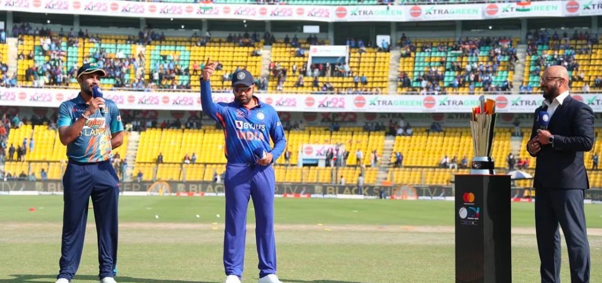 IND vs SL: भारतीय टीम ने टॉस जीतकर चुनी पहले बल्लेबाजी, रोहित शर्मा ने उपकप्तान को ही कर दिया टीम से बाहर