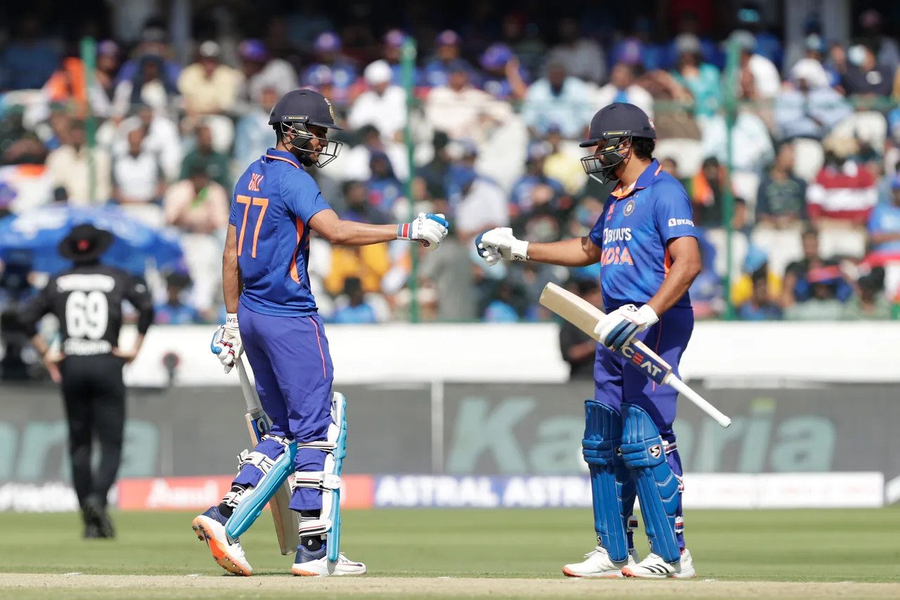 IND vs NZ: रोहित शर्मा ने 30वां शतक जड़कर रिकी पॉन्टिंग और सनथ जयसूर्या को छोड़ा पीछे, लिस्ट में अब सिर्फ 2 भारतीय आगे