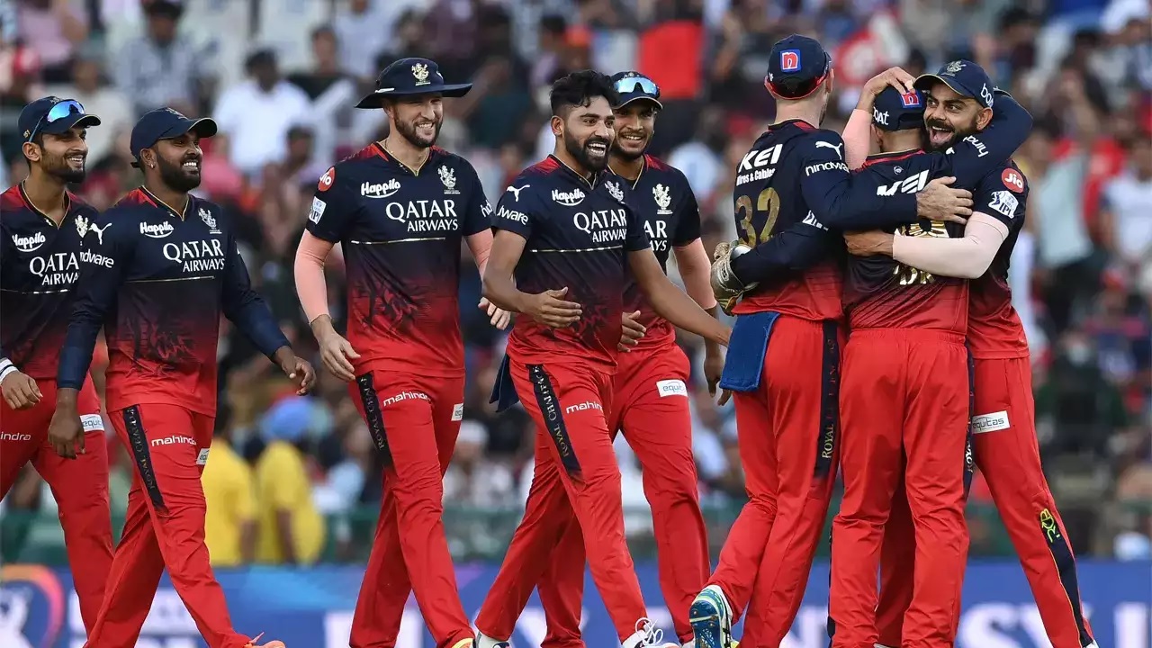 IPL 2023, RCB vs RR: संजू सैमसन की इस बड़ी गलती के कारण 7 रनों से हारी राजस्थान रॉयल्स, किंग कोहली का मास्टरप्लान हुआ हिट